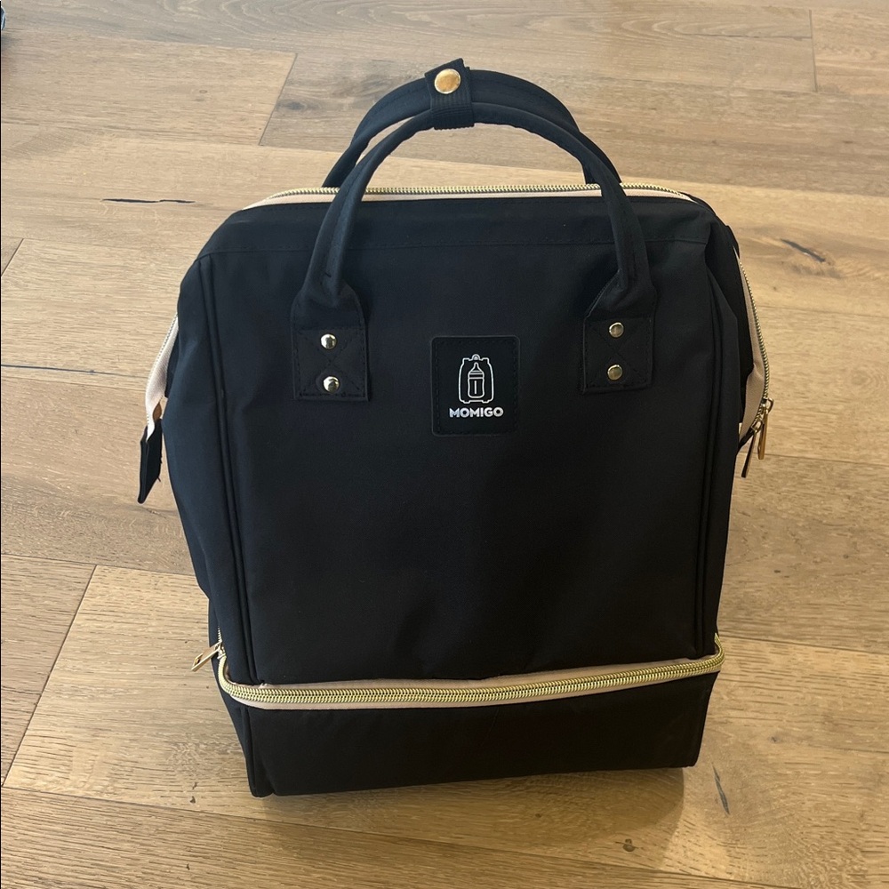 Momigo Black Breast Pump Backpack